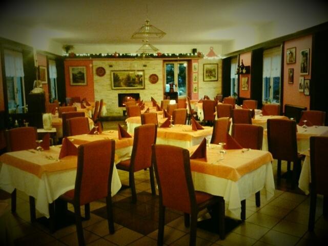 Albergo Del Cacciatore Cremeno Bagian luar foto
