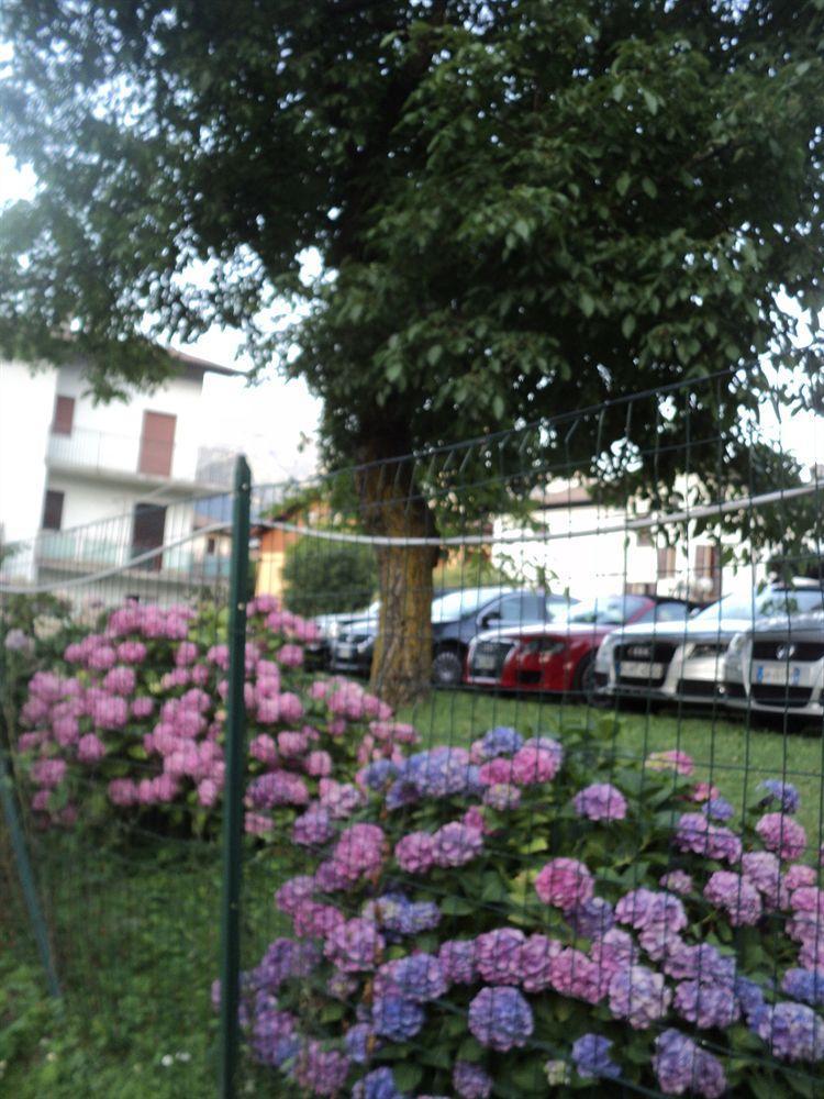 Albergo Del Cacciatore Cremeno Bagian luar foto